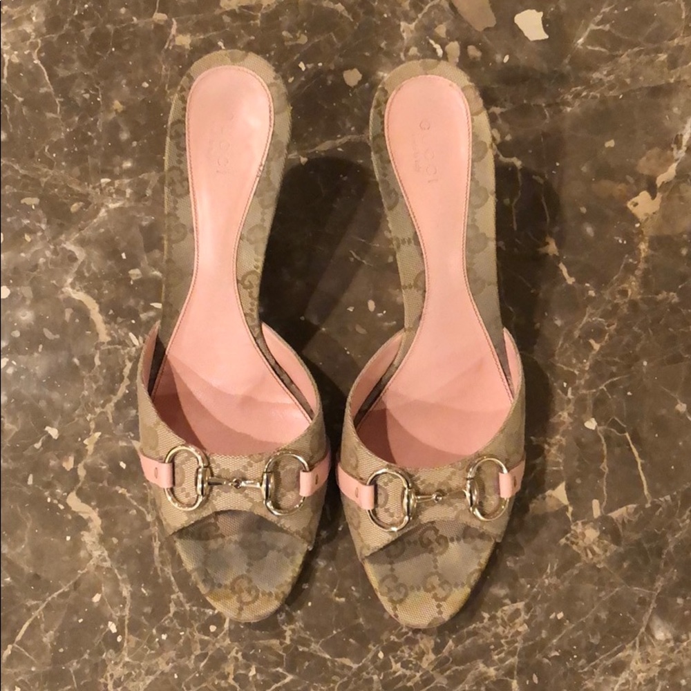 Gucci heels with silver buckle and pink accents